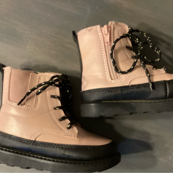 Carter’s Toddler 7 light Pink boots - Picture 2 of 5